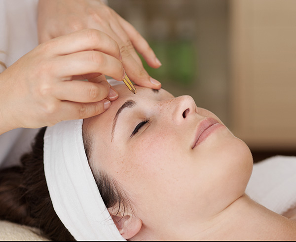 Waxing, Wimpern und Augenbrauen färben, zupfen | Elysium Münster, Tirol